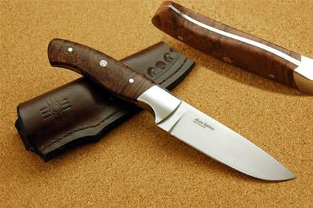 Охотничий нож с лезвием дроп-пойнт